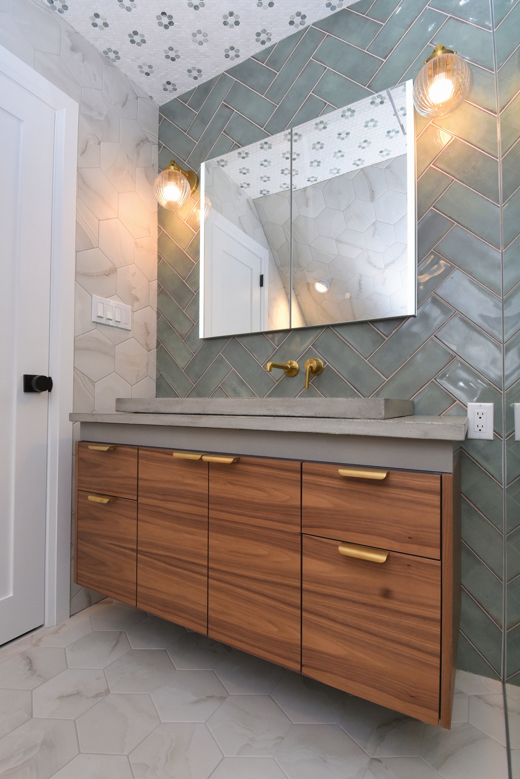 Custom vanity detail