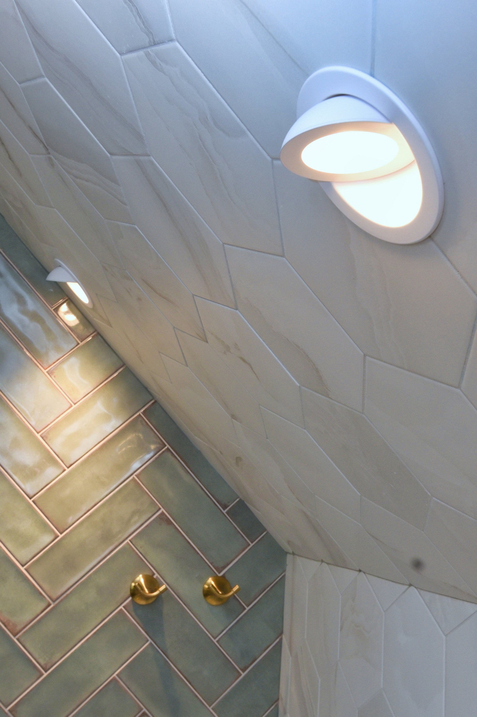 Bathroom lighting detail